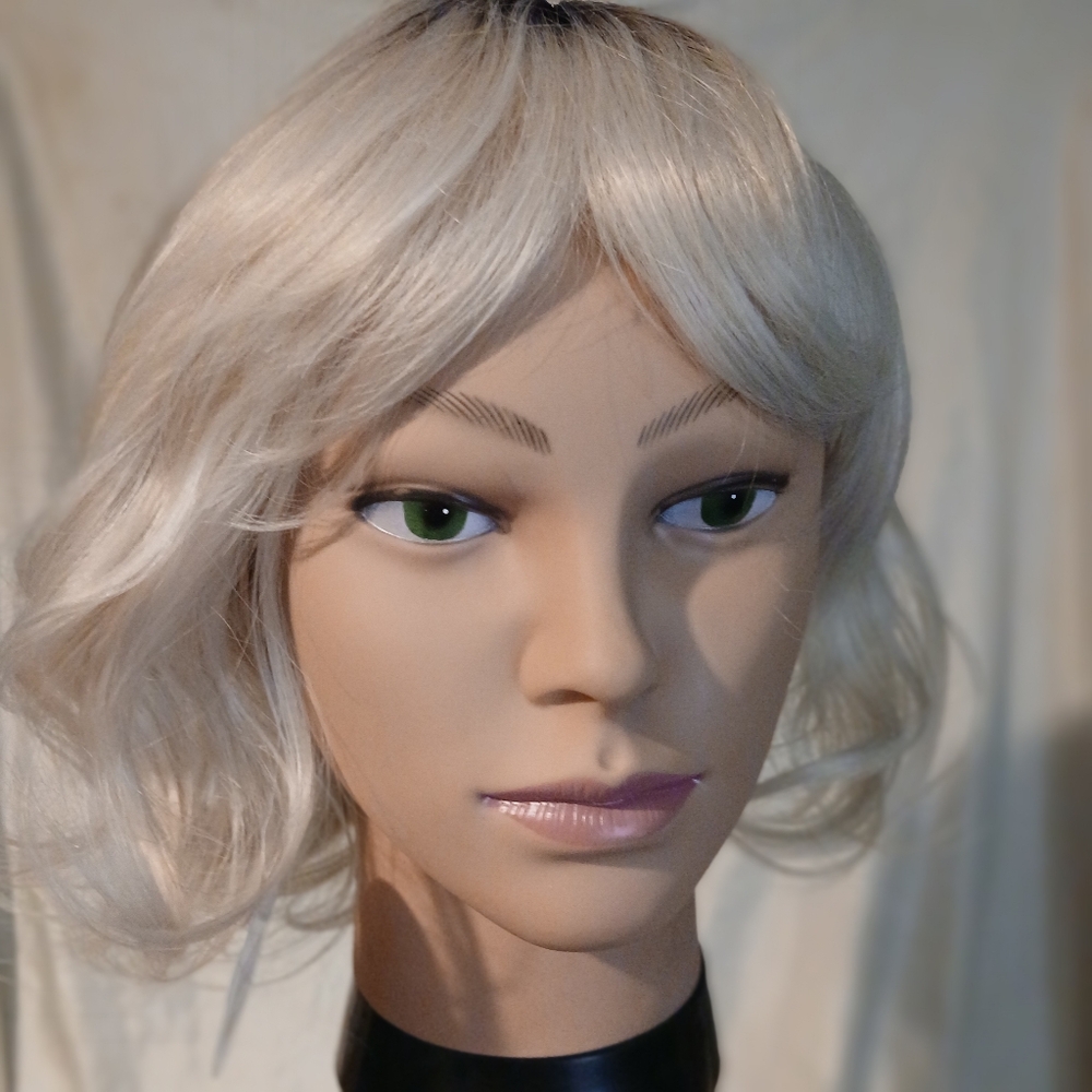 Short Platinum Blonde Wavy Synthetic Wig